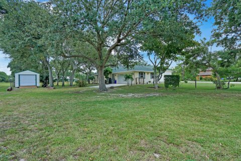 House in West Palm Beach, Florida 3 bedrooms, 143.72 sq.m. № 66839 - photo 1