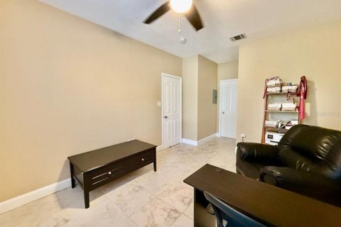 Condominio en alquiler en Tampa, Florida, 2 dormitorios, 89.93 m2 № 1857961 - foto 9