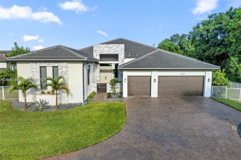 Villa ou maison à louer à Southwest Ranches, Floride: 4 chambres, 339.56 m2 № 2386839 - photo 2