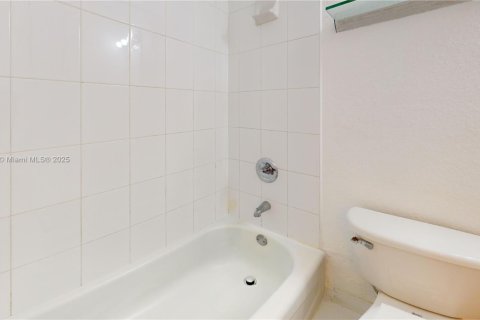 Condo in Miami, Florida, 2 bedrooms  № 1953473 - photo 30