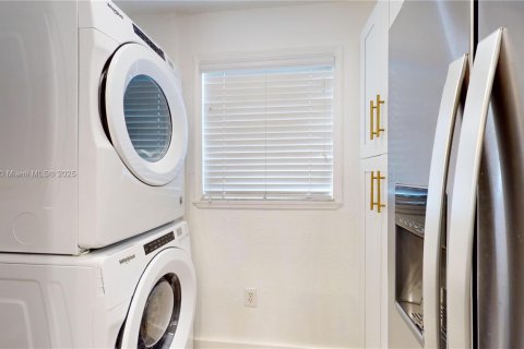 Condo in Miami, Florida, 2 bedrooms  № 1953473 - photo 10