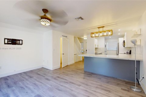 Condo in Miami, Florida, 2 bedrooms  № 1953473 - photo 6