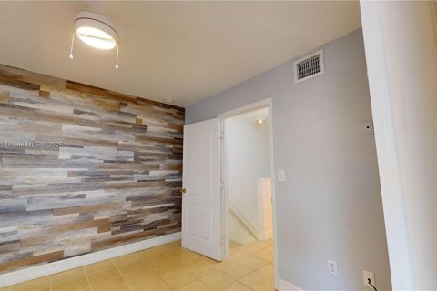 Condo in Miami, Florida, 2 bedrooms  № 1953473 - photo 25