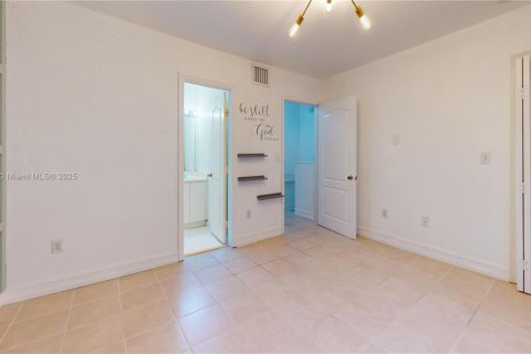 Condo in Miami, Florida, 2 bedrooms  № 1953473 - photo 19