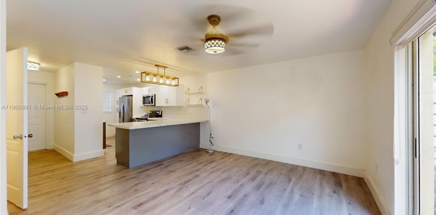 Condo in Miami, Florida, 2 bedrooms  № 1953473