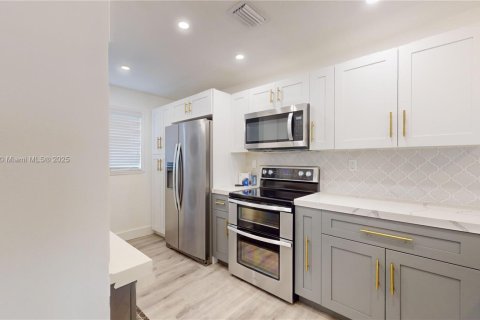 Condo in Miami, Florida, 2 bedrooms  № 1953473 - photo 7