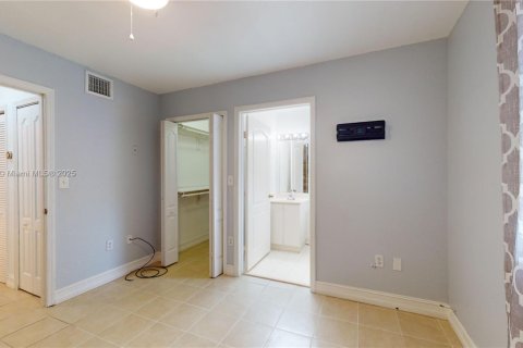 Condo in Miami, Florida, 2 bedrooms  № 1953473 - photo 24