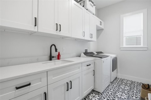 Casa en venta en Winter Garden, Florida, 6 dormitorios, 381.27 m2 № 2092071 - foto 24