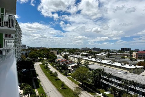 Купить кондоминиум в Норт-Майами, Флорида 1 спальня, 79.43м2, № 2044983 - фото 20