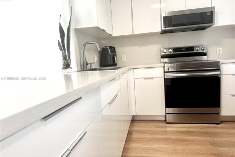 Купить кондоминиум в Норт-Майами, Флорида 1 спальня, 79.43м2, № 2044983 - фото 3