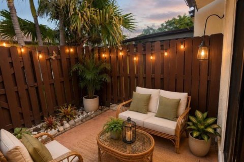 Touwnhouse à vendre à West Palm Beach, Floride: 2 chambres, 99.68 m2 № 2077687 - photo 10