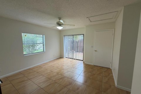 Touwnhouse à vendre à West Palm Beach, Floride: 2 chambres, 99.68 m2 № 2077687 - photo 3