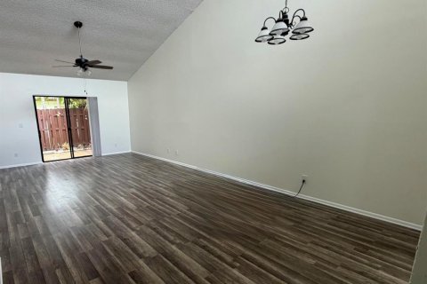 Touwnhouse à vendre à West Palm Beach, Floride: 2 chambres, 99.68 m2 № 2077687 - photo 2