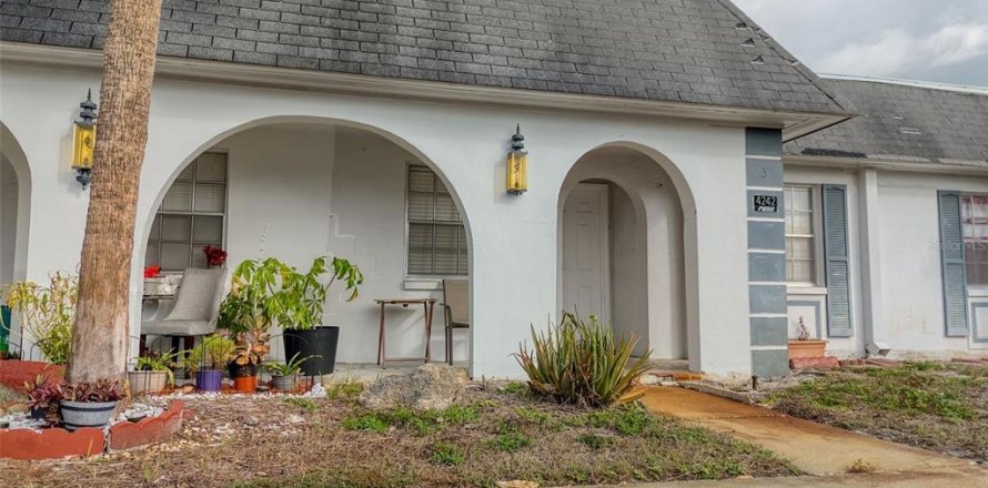 Condo in New Port Richey, Florida, 2 bedrooms  № 2105437