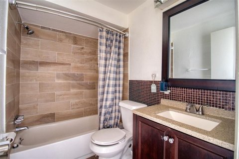 Condo in New Port Richey, Florida, 2 bedrooms  № 2105437 - photo 11