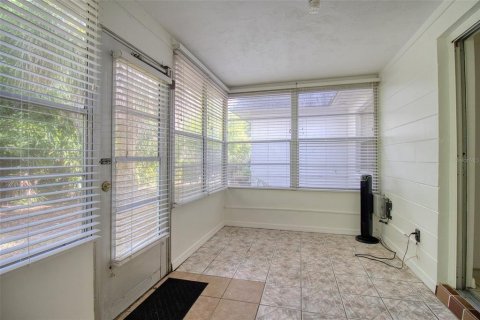 Condo in New Port Richey, Florida, 2 bedrooms  № 2105437 - photo 8