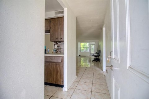 Condo in New Port Richey, Florida, 2 bedrooms  № 2105437 - photo 2
