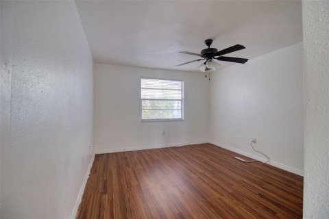 Condo in New Port Richey, Florida, 2 bedrooms  № 2105437 - photo 12