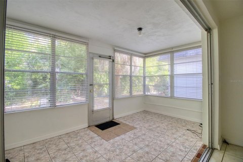 Condo in New Port Richey, Florida, 2 bedrooms  № 2105437 - photo 7