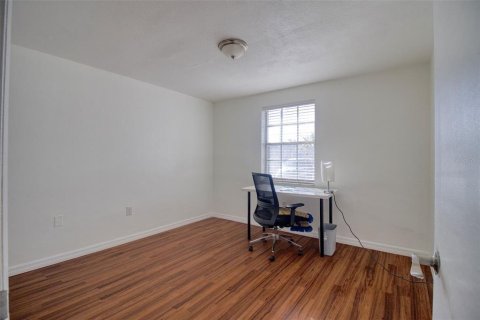 Condo in New Port Richey, Florida, 2 bedrooms  № 2105437 - photo 9