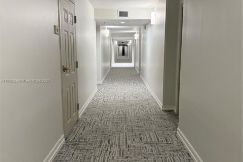 Copropriété à vendre à Miami, Floride: 1 chambre, 69.68 m2 № 1950416 - photo 6