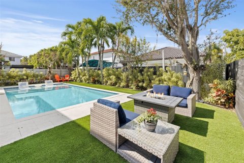 Casa en venta en Miami, Florida, 4 dormitorios, 193.79 m2 № 2026992 - foto 24