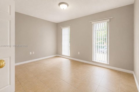 Casa en venta en Pembroke Pines, Florida, 3 dormitorios, 118.08 m2 № 2377317 - foto 14