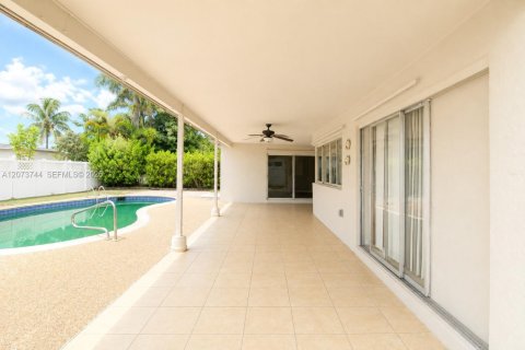 Casa en venta en Pembroke Pines, Florida, 3 dormitorios, 118.08 m2 № 2377317 - foto 23