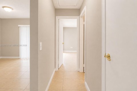 Casa en venta en Pembroke Pines, Florida, 3 dormitorios, 118.08 m2 № 2377317 - foto 16