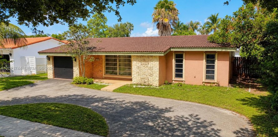 Casa en Pembroke Pines, Florida 3 dormitorios, 118.08 m2 № 2377317