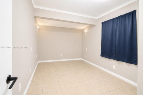 Casa en venta en Pembroke Pines, Florida, 3 dormitorios, 118.08 m2 № 2377317 - foto 13