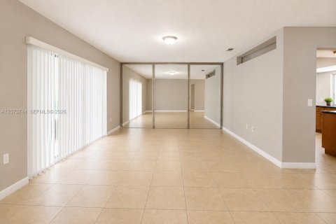 Casa en venta en Pembroke Pines, Florida, 3 dormitorios, 118.08 m2 № 2377317 - foto 4