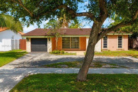 Casa en venta en Pembroke Pines, Florida, 3 dormitorios, 118.08 m2 № 2377317 - foto 3