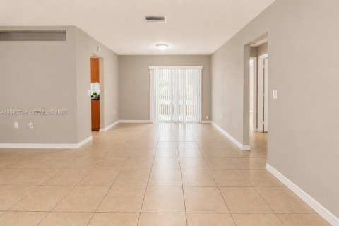 Casa en venta en Pembroke Pines, Florida, 3 dormitorios, 118.08 m2 № 2377317 - foto 15