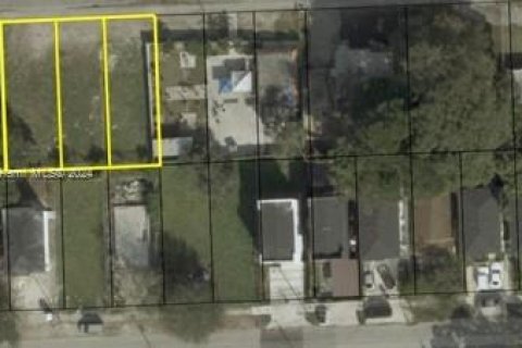 Commercial property in Miami, Florida № 1703661 - photo 1