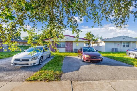 Immobilier commercial à vendre à Hollywood, Floride: 210.33 m2 № 2170109 - photo 2