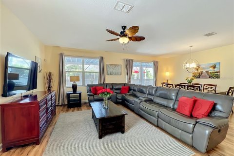 House in Davenport, Florida 8 bedrooms, 363.15 sq.m. № 2110583 - photo 22