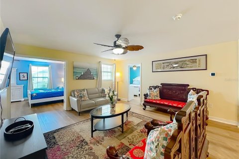 House in Davenport, Florida 8 bedrooms, 363.15 sq.m. № 2110583 - photo 28