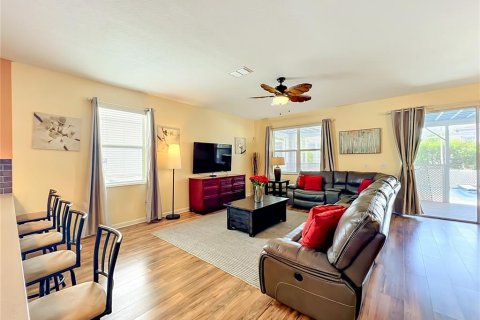 House in Davenport, Florida 8 bedrooms, 363.15 sq.m. № 2110583 - photo 19