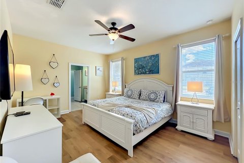 House in Davenport, Florida 8 bedrooms, 363.15 sq.m. № 2110583 - photo 9