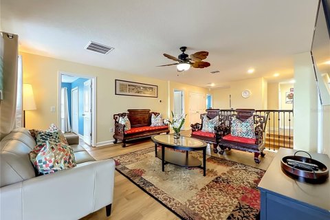 House in Davenport, Florida 8 bedrooms, 363.15 sq.m. № 2110583 - photo 7