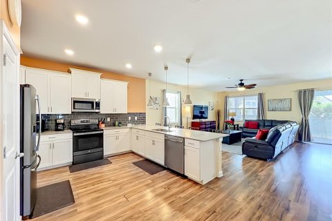 House in Davenport, Florida 8 bedrooms, 363.15 sq.m. № 2110583 - photo 6
