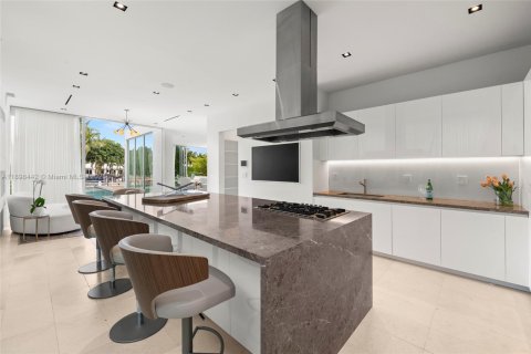House in Miami Beach, Florida 4 bedrooms, 395.48 sq.m. № 1952539 - photo 30