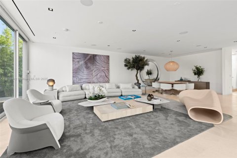 House in Miami Beach, Florida 4 bedrooms, 395.48 sq.m. № 1952539 - photo 19