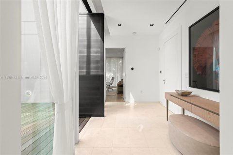 House in Miami Beach, Florida 4 bedrooms, 395.48 sq.m. № 1952539 - photo 8