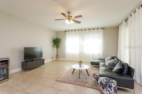 House in Winter Garden, Florida 4 bedrooms, 285.86 sq.m. № 1912461 - photo 5