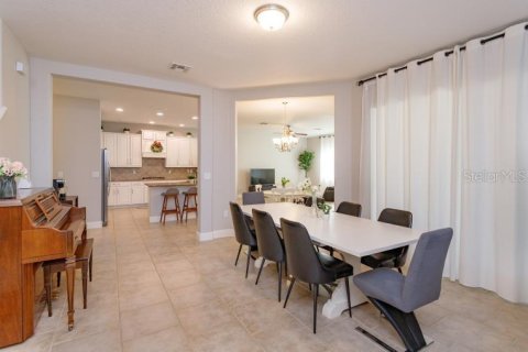 House in Winter Garden, Florida 4 bedrooms, 285.86 sq.m. № 1912461 - photo 7