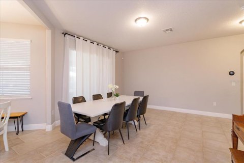 House in Winter Garden, Florida 4 bedrooms, 285.86 sq.m. № 1912461 - photo 8