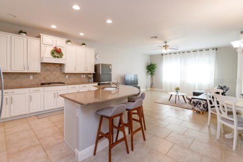 House in Winter Garden, Florida 4 bedrooms, 285.86 sq.m. № 1912461 - photo 4