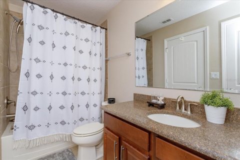 House in Winter Garden, Florida 4 bedrooms, 285.86 sq.m. № 1912461 - photo 18
